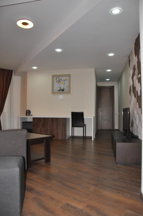 All Seasons Hotel On Freedom Square Tiflis Dış mekan fotoğraf